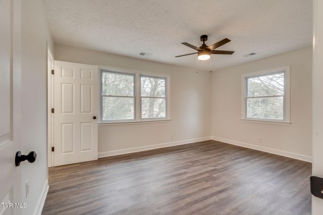 404 Oakmont Drive, Kingsport, TN 37663