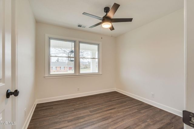 404 Oakmont Drive, Kingsport, TN 37663