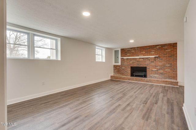 404 Oakmont Drive, Kingsport, TN 37663