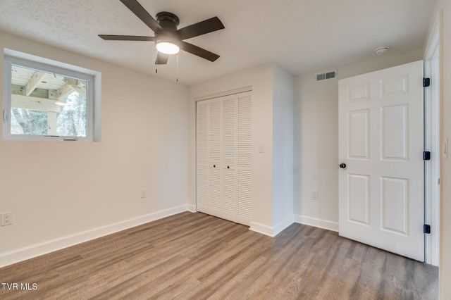 404 Oakmont Drive, Kingsport, TN 37663