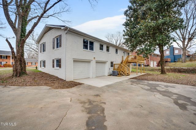 404 Oakmont Drive, Kingsport, TN 37663