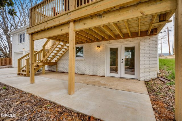 404 Oakmont Drive, Kingsport, TN 37663