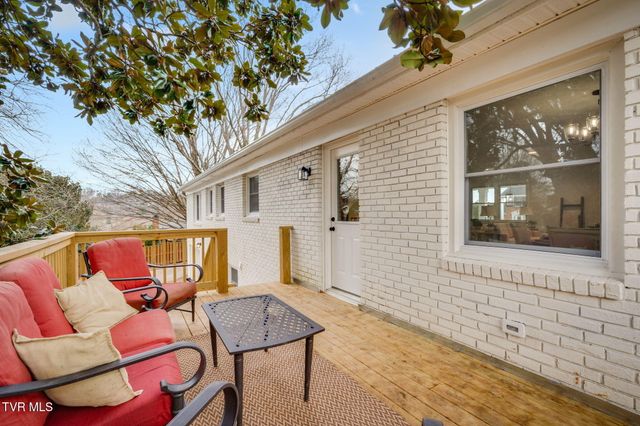 404 Oakmont Drive, Kingsport, TN 37663