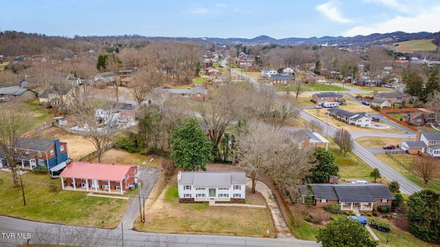 404 Oakmont Drive, Kingsport, TN 37663