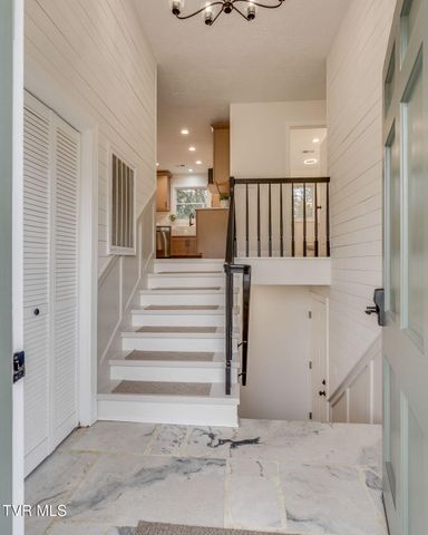 404 Oakmont Drive, Kingsport, TN 37663