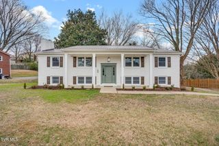 404 Oakmont Drive, Kingsport, TN 37663