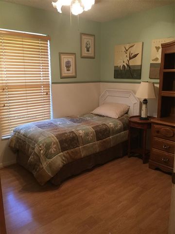 11520 NW 26th St, Plantation, FL 33323