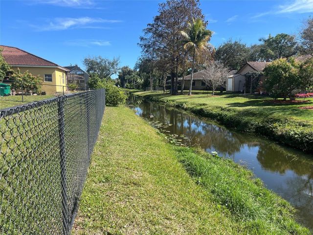 11520 NW 26th St, Plantation, FL 33323