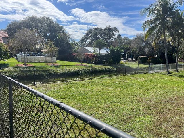 11520 NW 26th St, Plantation, FL 33323