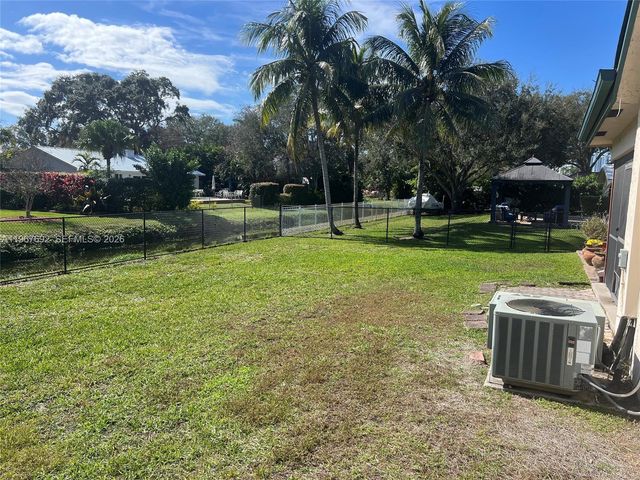 11520 NW 26th St, Plantation, FL 33323