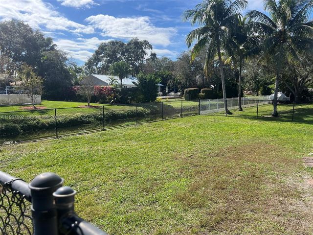 11520 NW 26th St, Plantation, FL 33323