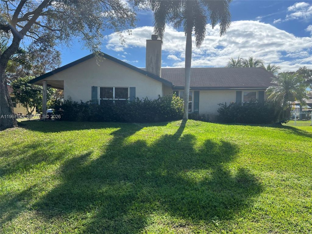 11520 NW 26th St, Plantation, FL 33323