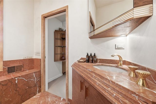 918 S Aiken Avenue, Shadyside, PA 15232