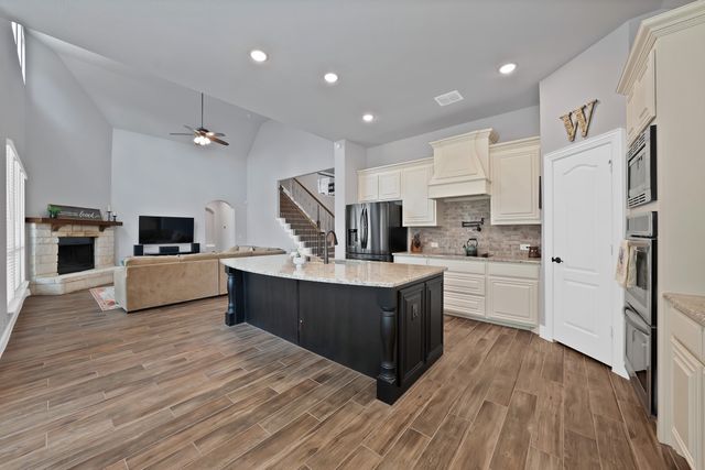810 Sundown Court, Midlothian, TX 76065