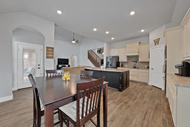 810 Sundown Court, Midlothian, TX 76065