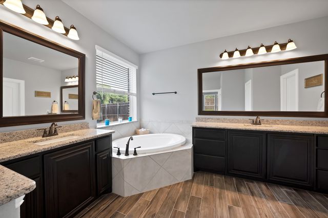 810 Sundown Court, Midlothian, TX 76065