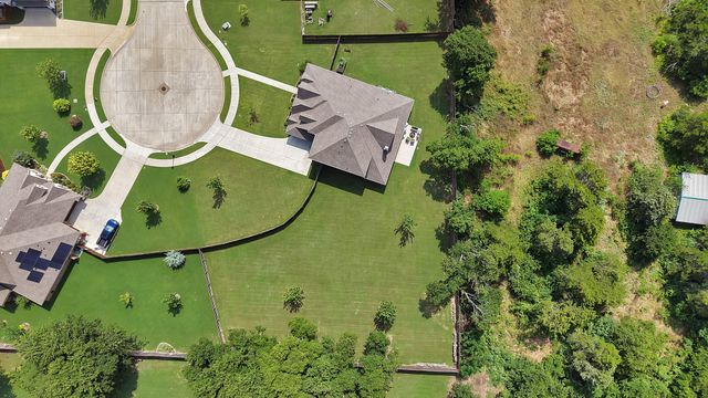 810 Sundown Court, Midlothian, TX 76065