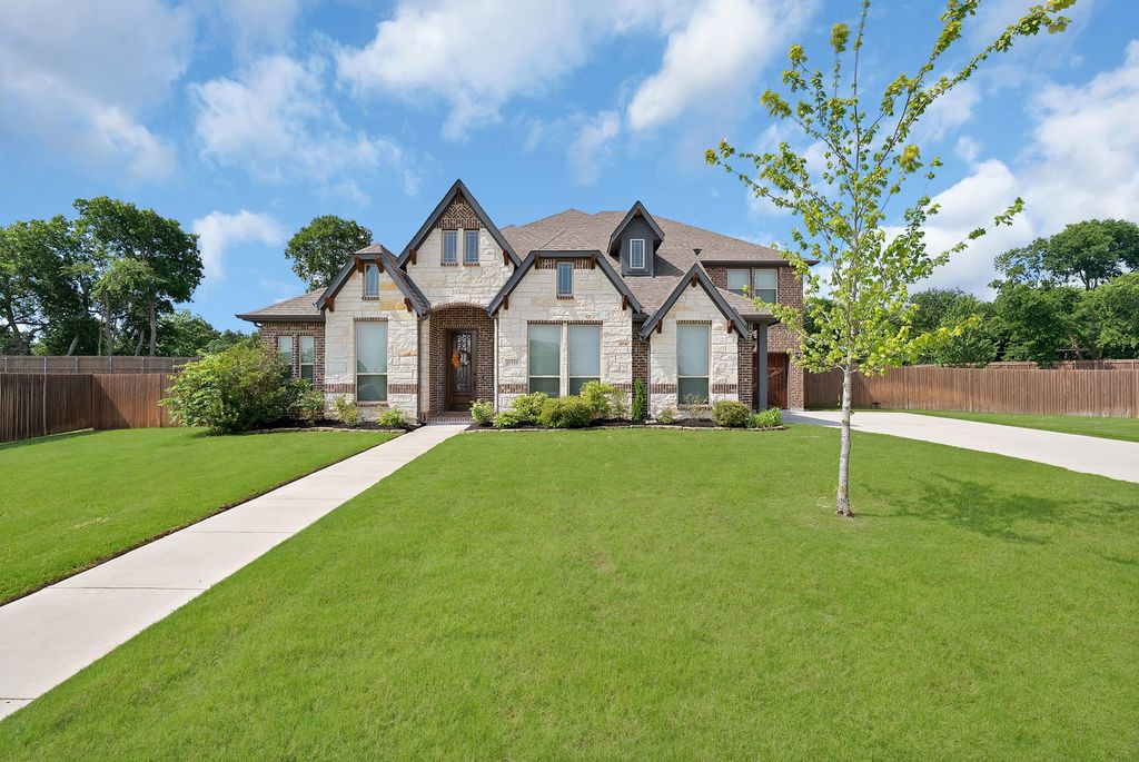 810 Sundown Court, Midlothian, TX 76065