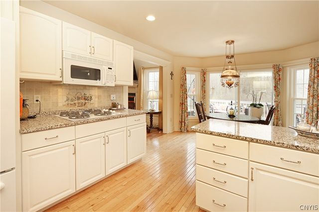 3293 W Lake Road, Cazenovia, NY 13035