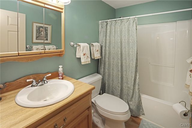 3293 W Lake Road, Cazenovia, NY 13035