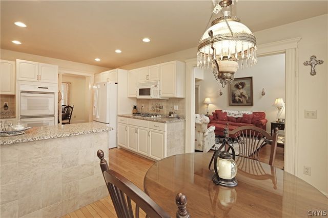 3293 W Lake Road, Cazenovia, NY 13035