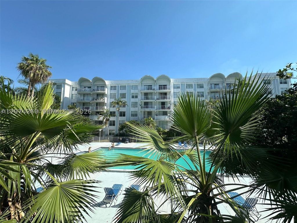 492 NW 165th St Rd C-210, Miami, FL 33169