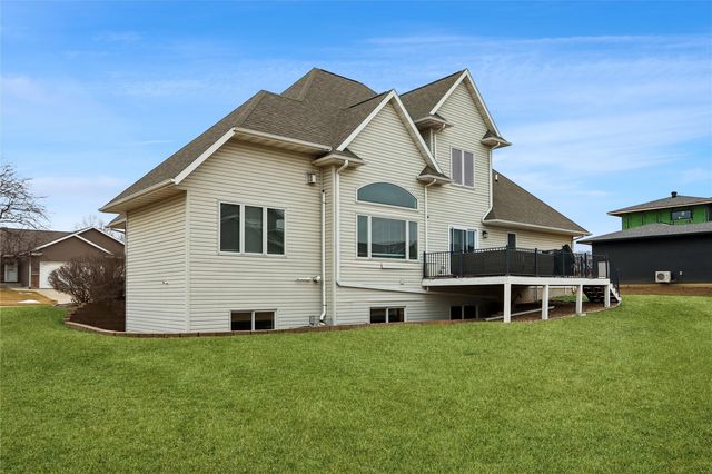 5415 Triple Crown Drive, Marion, IA 52302