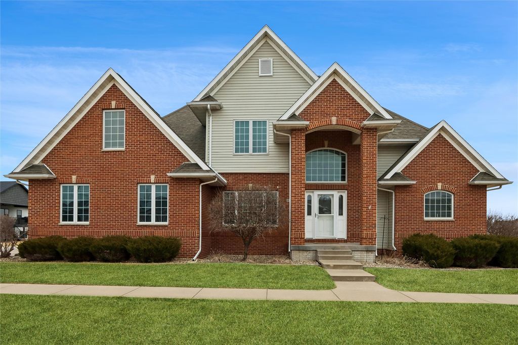 5415 Triple Crown Drive, Marion, IA 52302