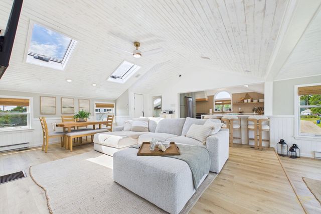 16 Shoreview Avenue, Mattapoisett, MA 02739
