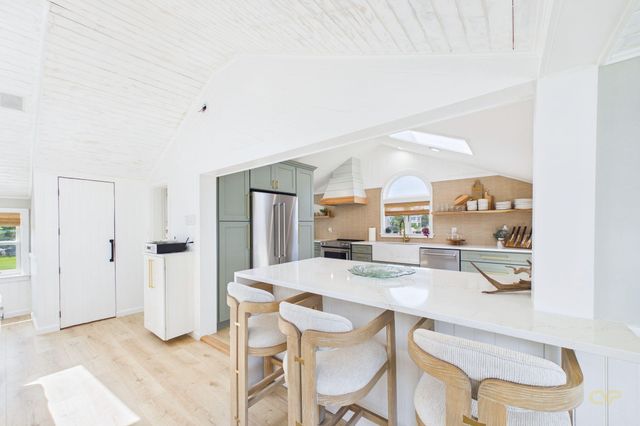 16 Shoreview Avenue, Mattapoisett, MA 02739