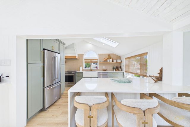 16 Shoreview Avenue, Mattapoisett, MA 02739