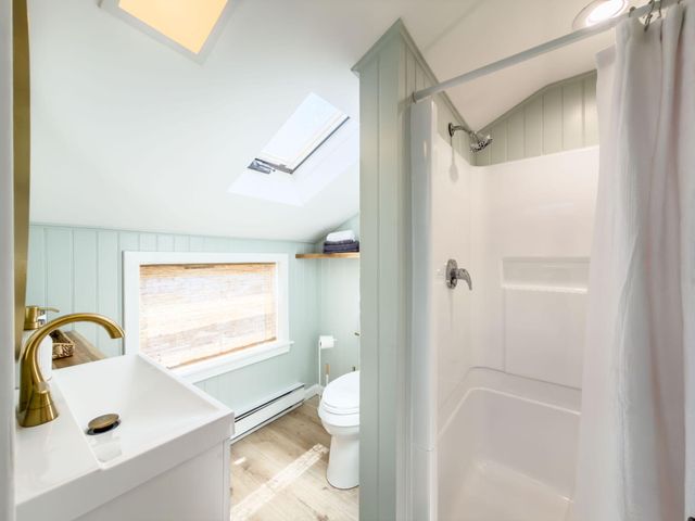 16 Shoreview Avenue, Mattapoisett, MA 02739