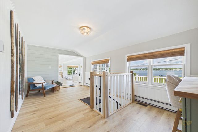 16 Shoreview Avenue, Mattapoisett, MA 02739