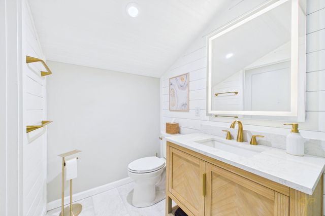 16 Shoreview Avenue, Mattapoisett, MA 02739