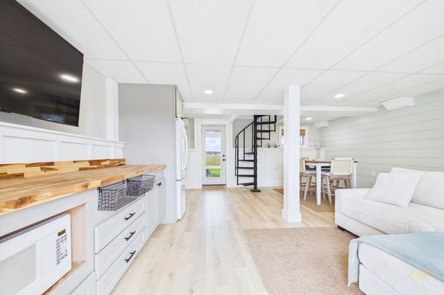 16 Shoreview Avenue, Mattapoisett, MA 02739