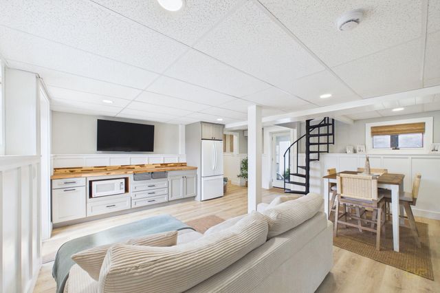 16 Shoreview Avenue, Mattapoisett, MA 02739
