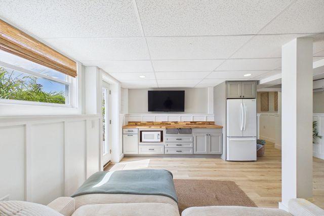 16 Shoreview Avenue, Mattapoisett, MA 02739