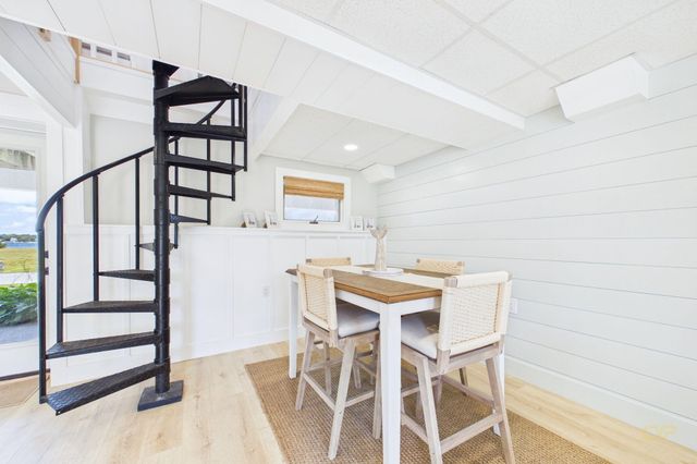 16 Shoreview Avenue, Mattapoisett, MA 02739