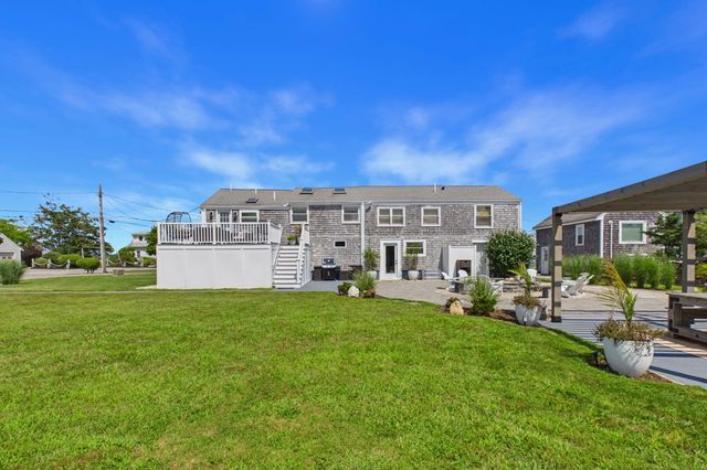 16 Shoreview Avenue, Mattapoisett, MA 02739