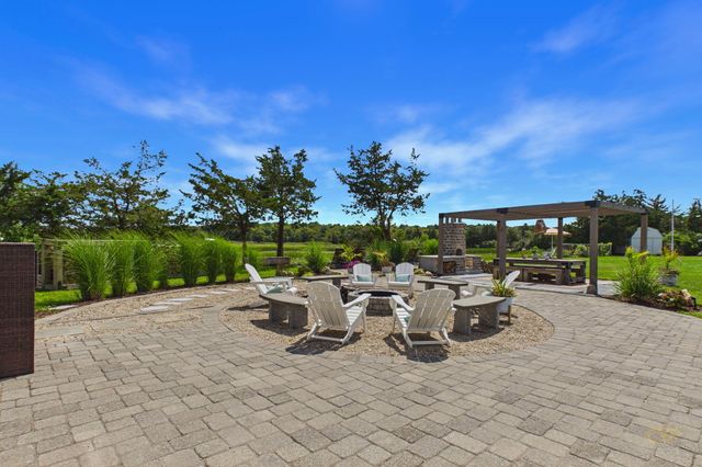 16 Shoreview Avenue, Mattapoisett, MA 02739