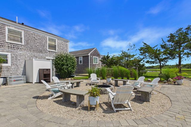 16 Shoreview Avenue, Mattapoisett, MA 02739