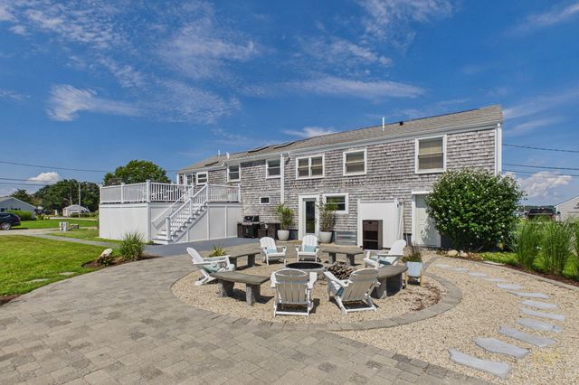 16 Shoreview Avenue, Mattapoisett, MA 02739