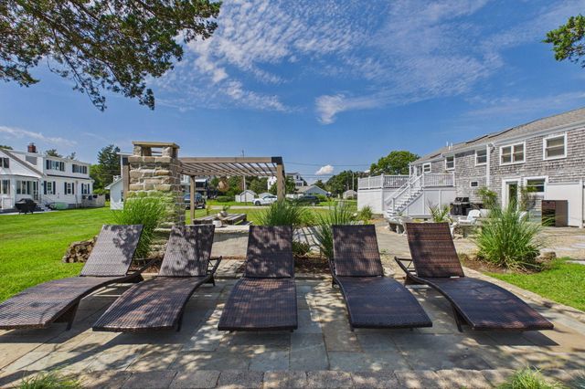 16 Shoreview Avenue, Mattapoisett, MA 02739