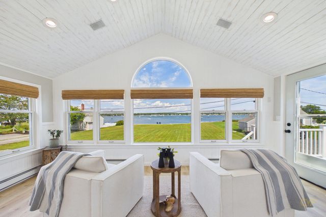 16 Shoreview Avenue, Mattapoisett, MA 02739