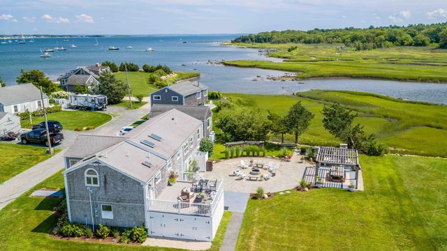 16 Shoreview Avenue, Mattapoisett, MA 02739