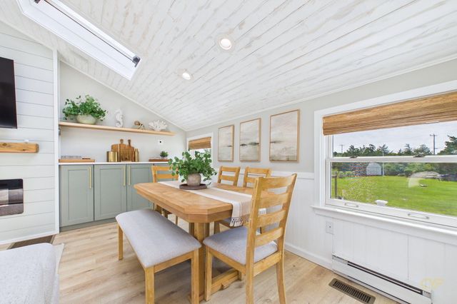 16 Shoreview Avenue, Mattapoisett, MA 02739