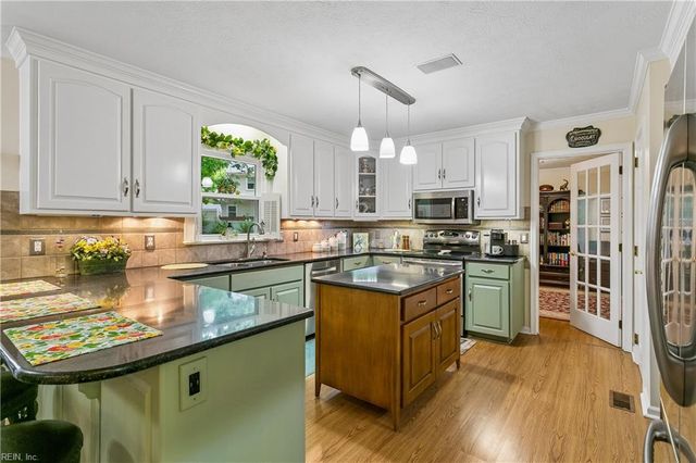 204 Jacobs RN, Yorktown, VA 23692