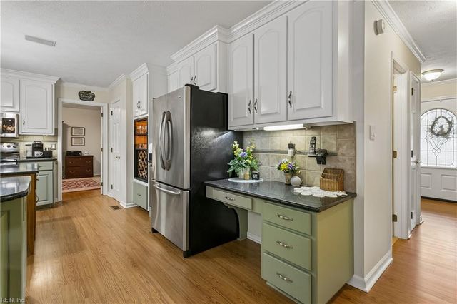 204 Jacobs RN, Yorktown, VA 23692