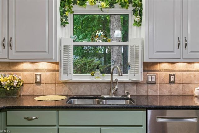 204 Jacobs RN, Yorktown, VA 23692