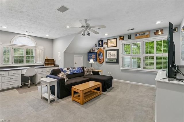 204 Jacobs RN, Yorktown, VA 23692